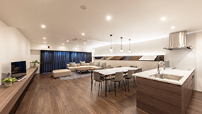PARTY ROOM