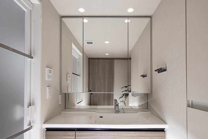 BATH ROOM